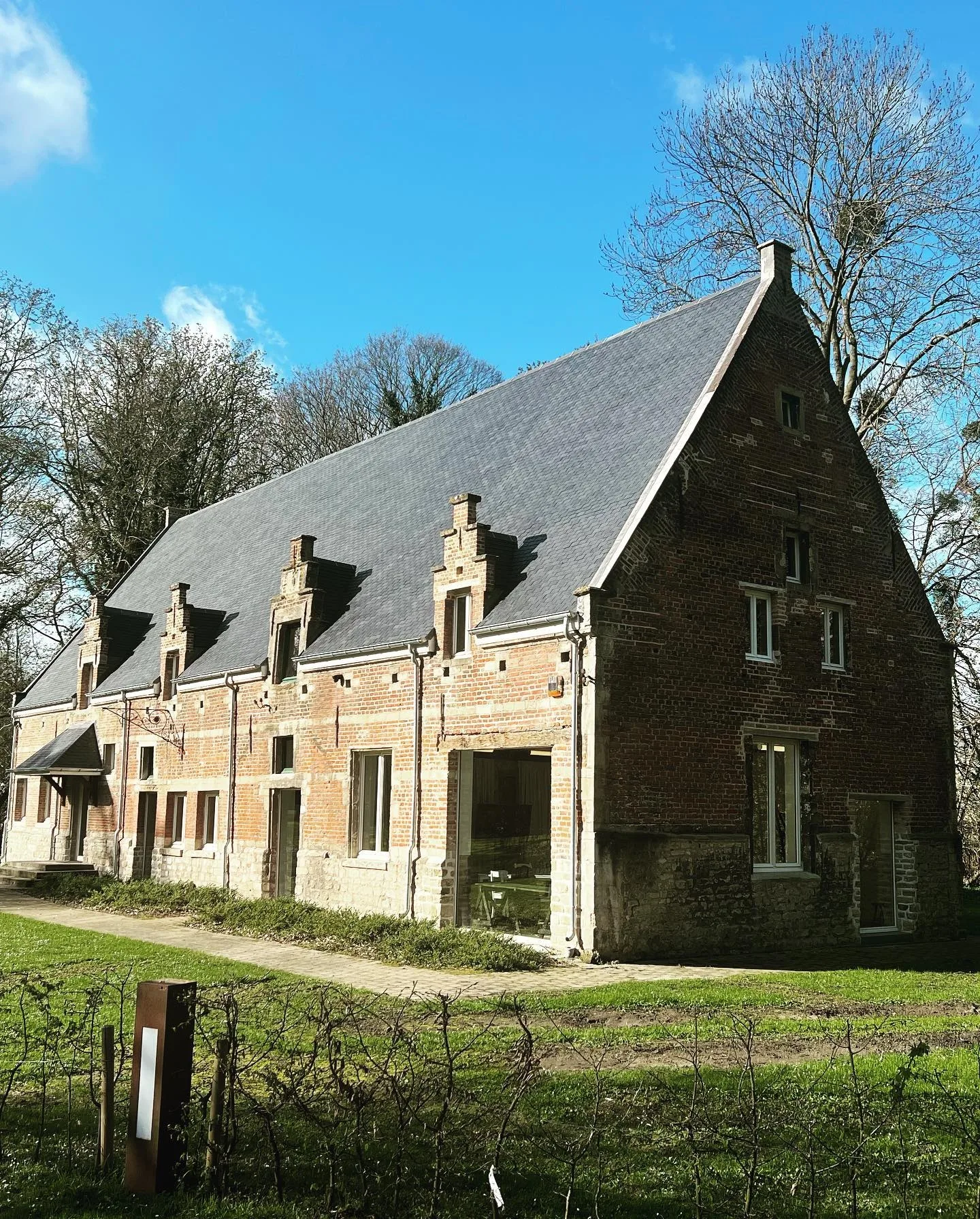 Veehof in Kortenberg na isolatie van het dak met sarking