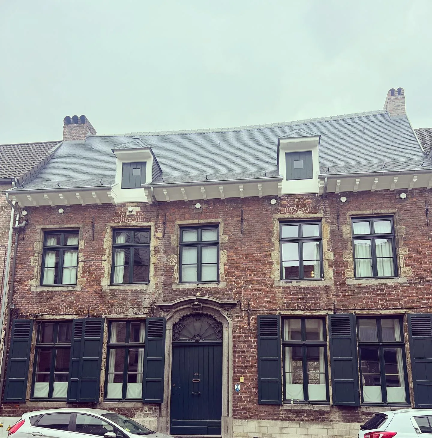 Gerestaureerde pastorie van het begijnhof in Aalst