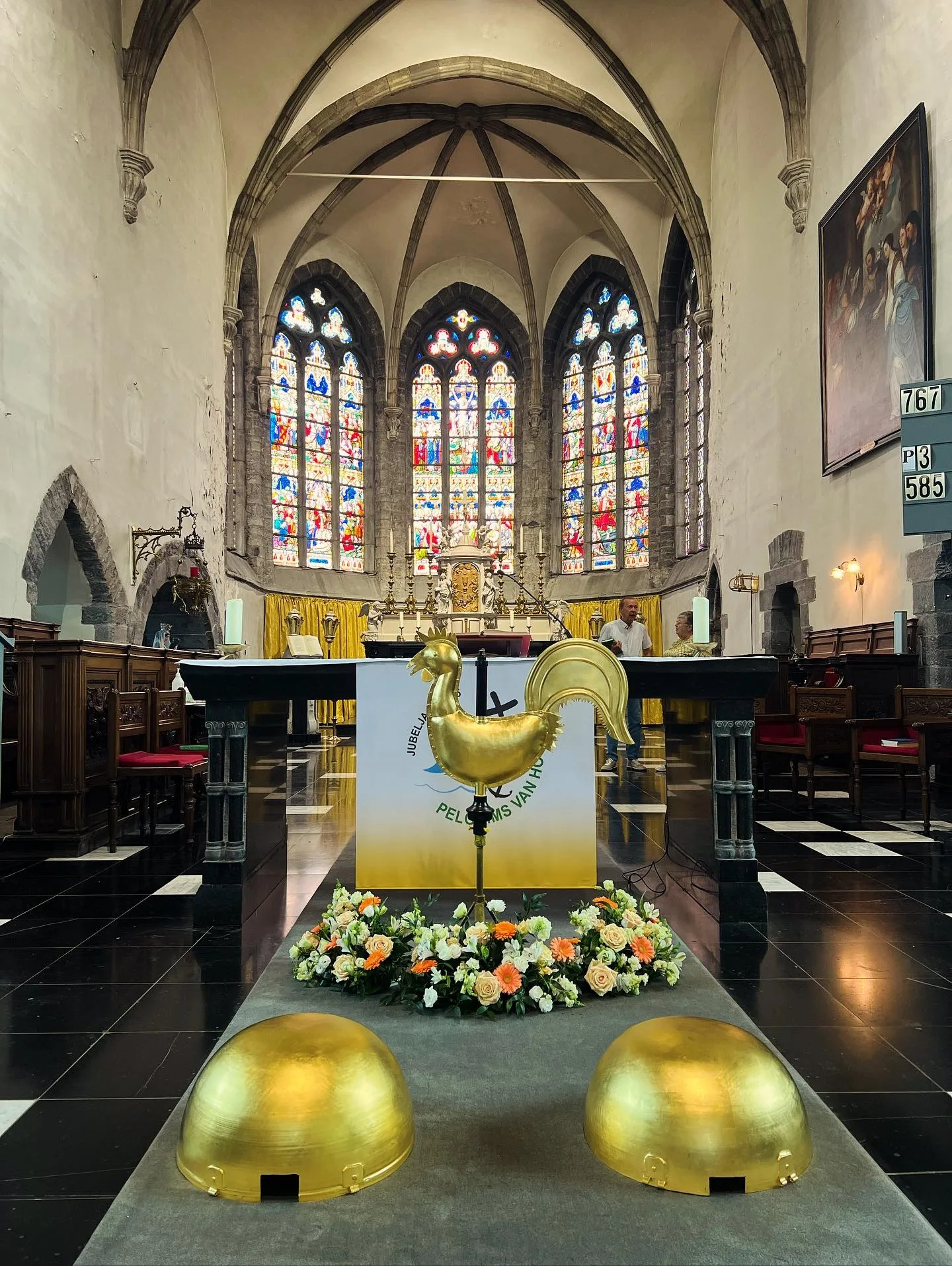 Kerkhaan van de Sint-Eligiuskerk in Eine voor de wijding